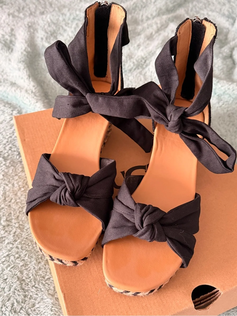 UGG Yarrow Black Knotted Wedge Espadrille Sandals size 8 #470
